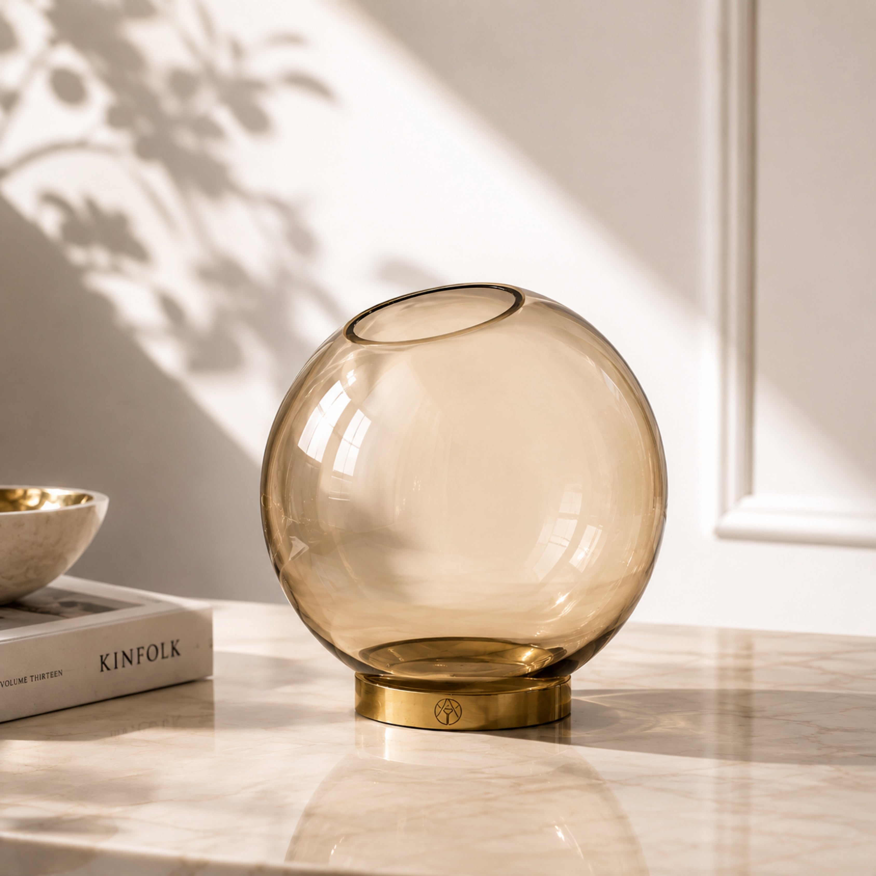 Globe Vase W. Stand Amber/Gold-Big - AYTM (view 2)