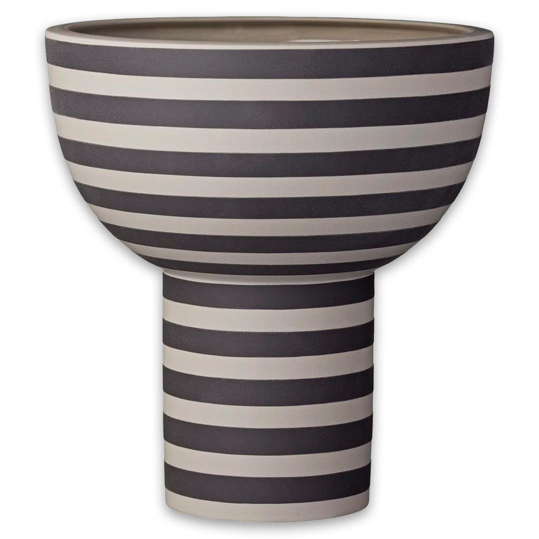 Varia Sculptural Vase Ash/Black - AYTM