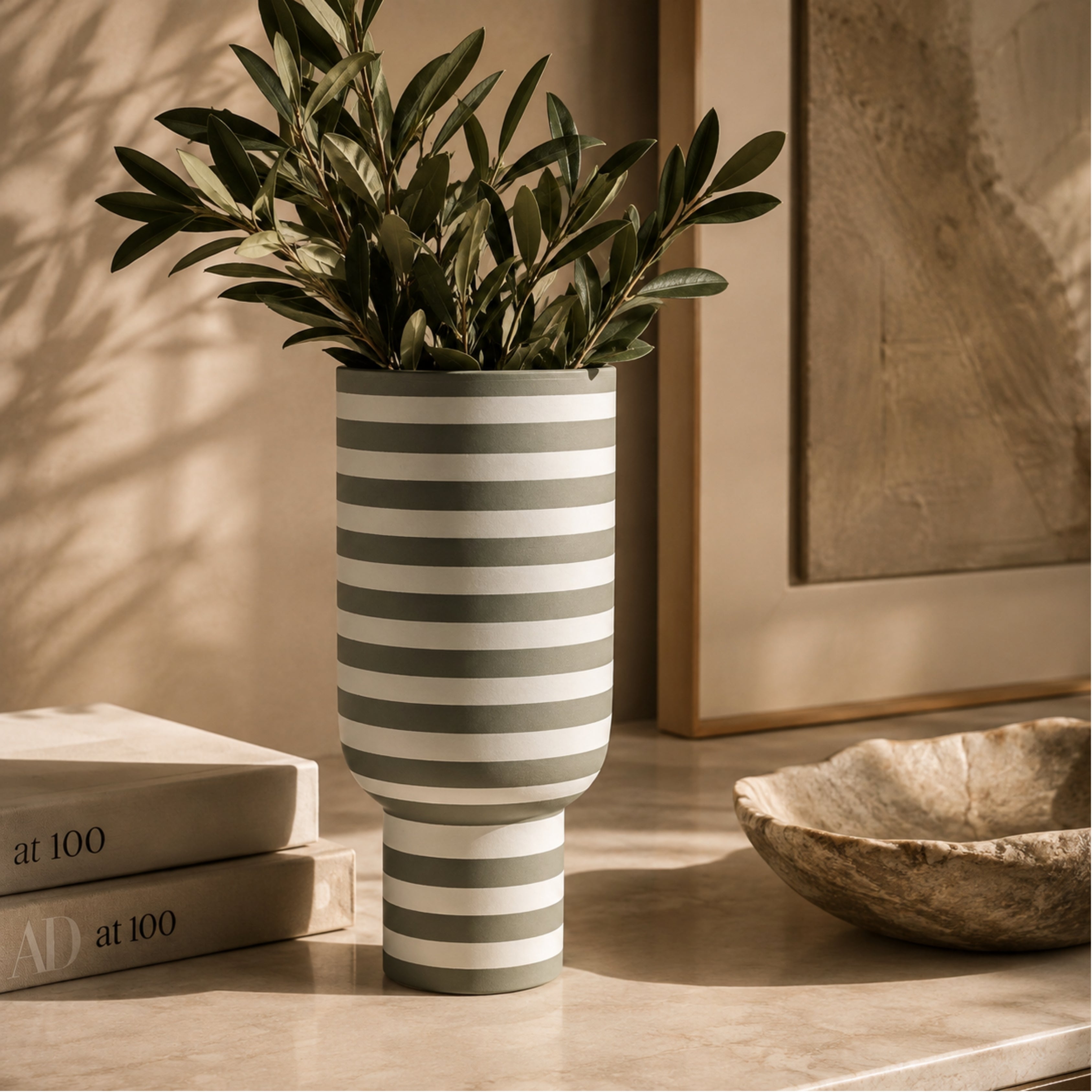 Varia Sculptural Vase Ash/Black - AYTM (view 2)