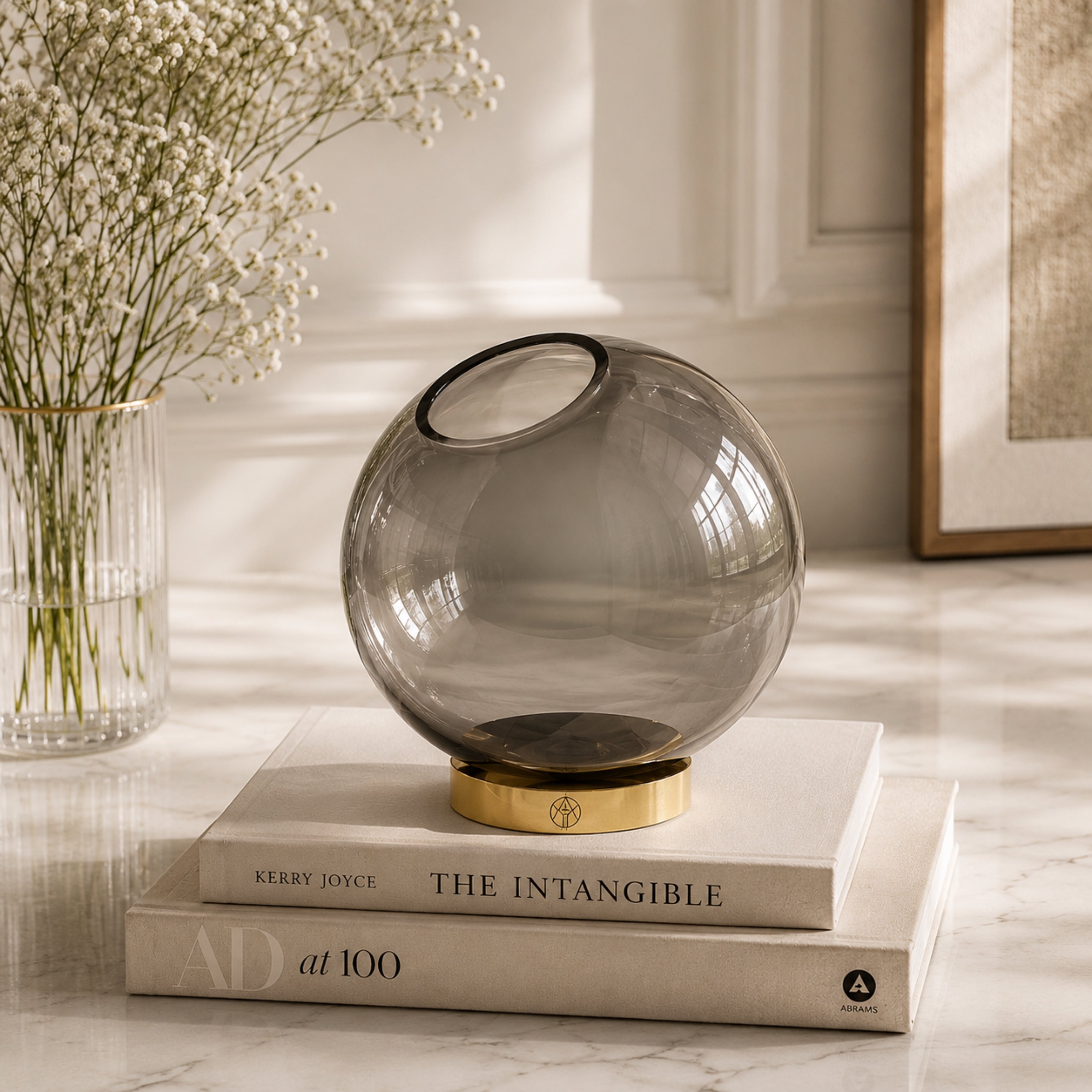 Globe Vase W. Stand Black / Gold - AYTM (view 2)