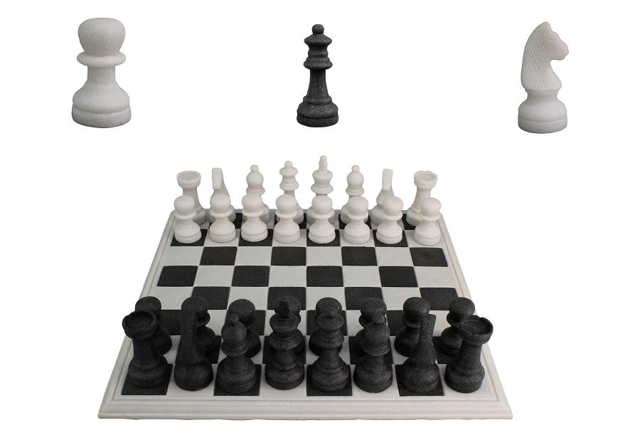 WHITE/BLACK RESIN CHESS WITH PCS