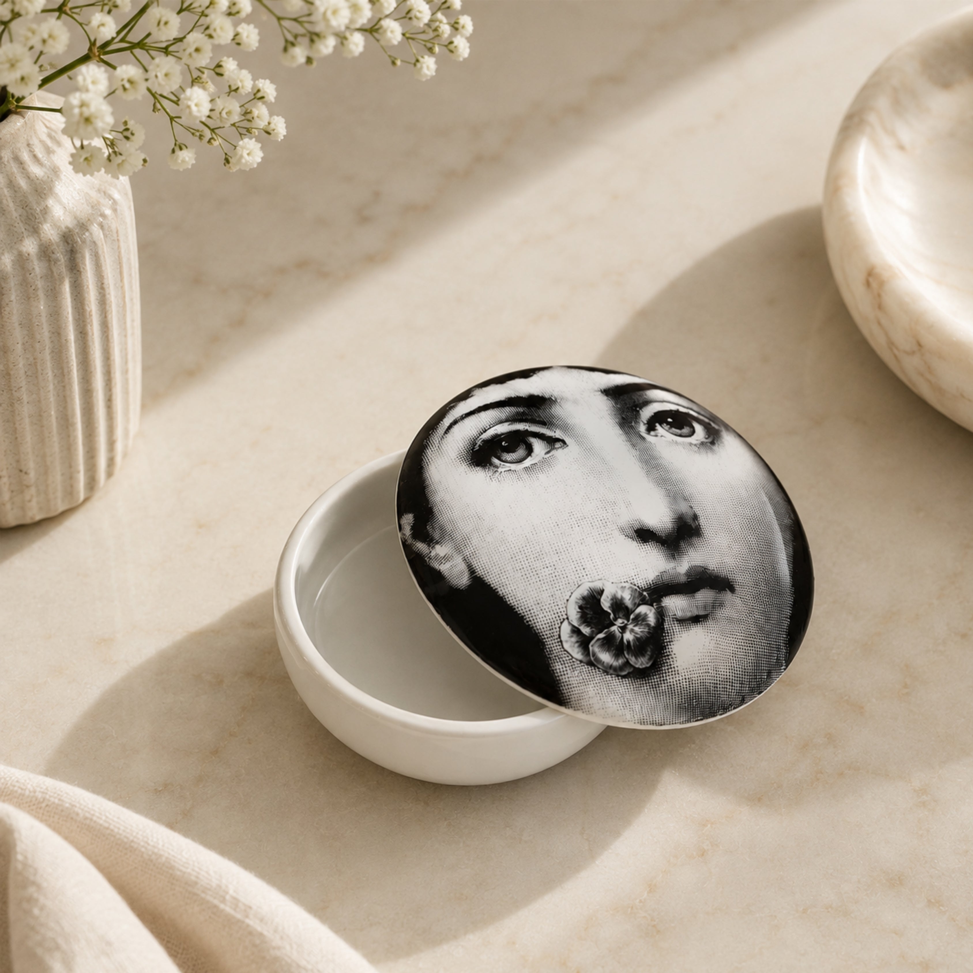 Round Box Tema E Variazioni N.137-White & Black - Fornasetti (view 2)
