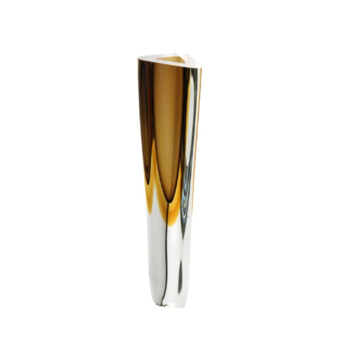 TRIANGLE VASE 1