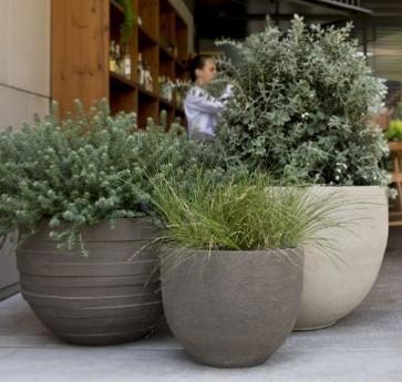 ROUND U-VASE WITH HORIZONTAL PATTERN GREY